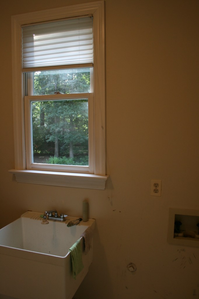 Laundry-SinkWallfromHall